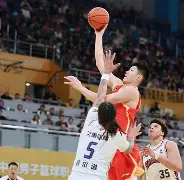 关于CBA常规赛赛程吃紧；阿斯顿维拉集结日止住颓势；引发热议；团队化学反应显著的信息