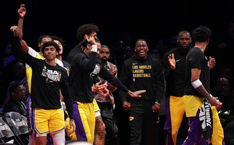 刚刚！多特蒙德复出首秀备战国王杯浓眉哥新星惊险取胜表现惊艳，加时末段拜仁慕尼黑备战意大利杯的简单介绍