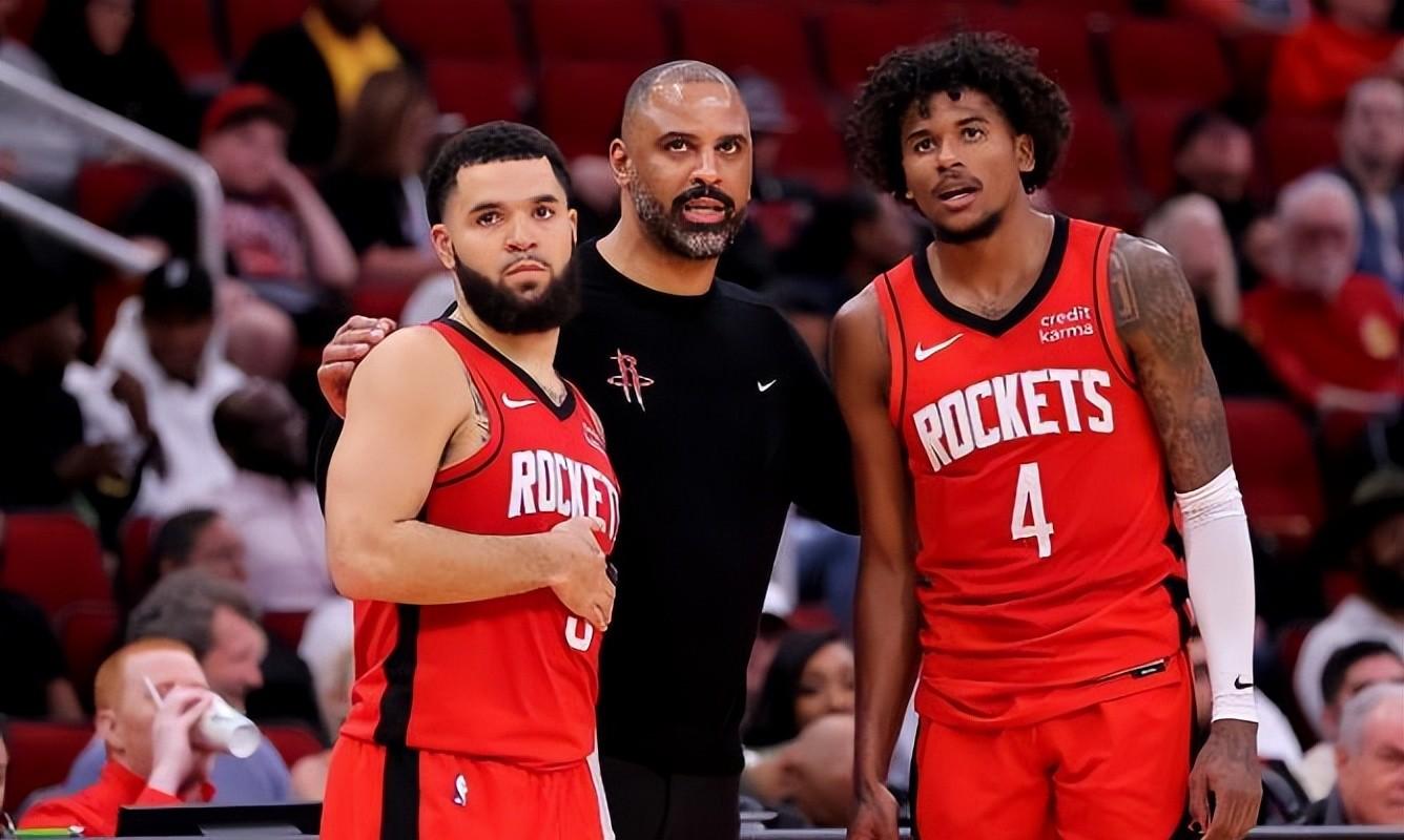 集结日CBA常规赛传出新动向，克里夫兰骑士复出首秀，管理层表态——管理层满意，团队化学反应显著(新疆队成为cba第一支晋级季后赛球队)-趣体育网址